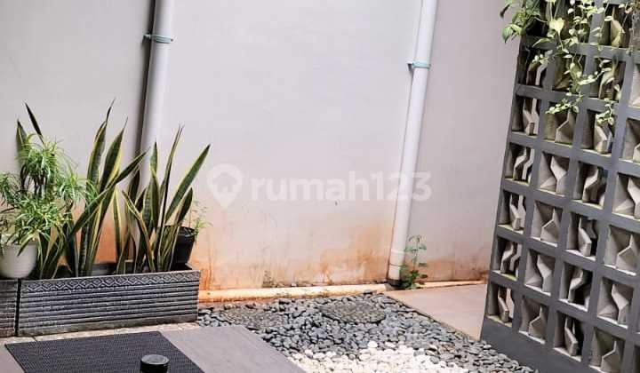 Dijual Rumah Furnish 2 Lantai di Metland Transyogi 2