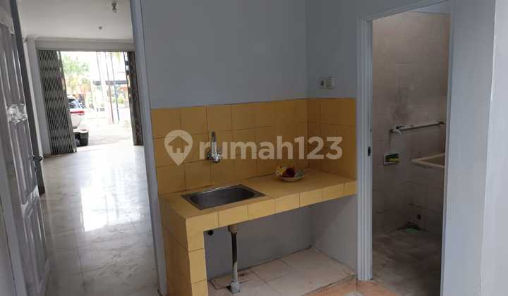Rumah Disewakan Lokasi Strategis Cocok Untuk Semua Jenis Usaha di Boulevard, Harapan Indah 2