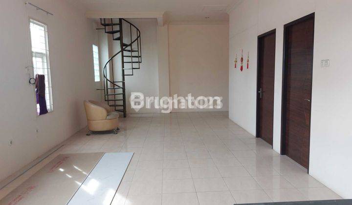 Di Jual / Di Sewa Ruko 3 Lantai, Lokasi sangat strategis dekat dengan pusat kuliner, Kantor, toko, pasar, sekolah dll 2