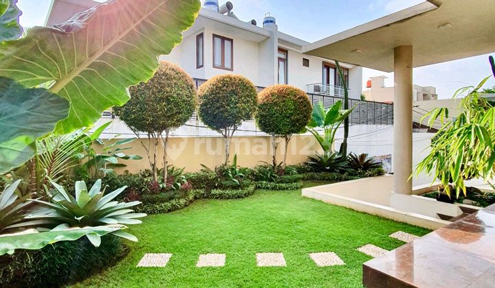 Bangunan 3 Lantai Posisi Hook Private Pool Dekat Tol Cilandak Ampera