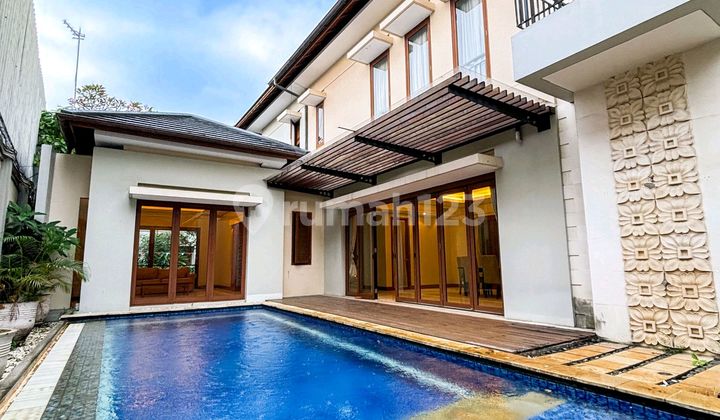 Rumah Konsep Balinese Private Pool Dalam Townhouse Kemang