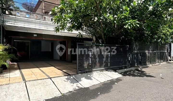 Eumah 2 Lantai Dalam Kompleks Jalan Lebar Dekat Permata Hijau
