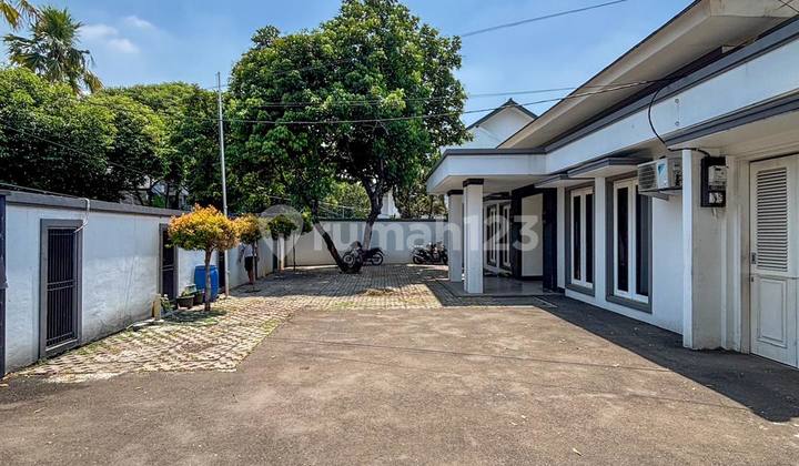 Single-Story House in Kemang, Flood-Free, Close to Kuningan and Kebayoran Baru 2