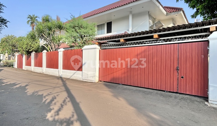 Bangunan 2 Lantai Dalam Komplek Dekat Permata Hijau