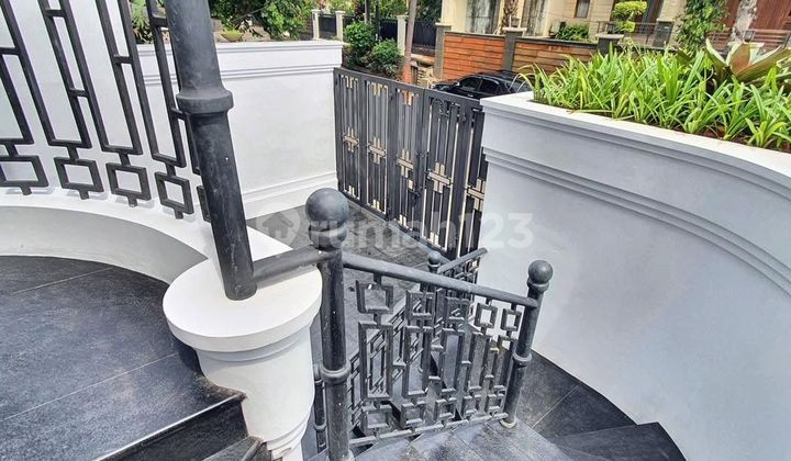 Rumah Klasik 3 Lantai Plus Rooftop Dekat Mrt Cipete 2