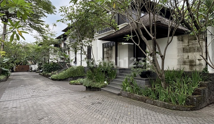 Rumah Tropis Dalam Townhouse Private Bangunan Luas Pejaten