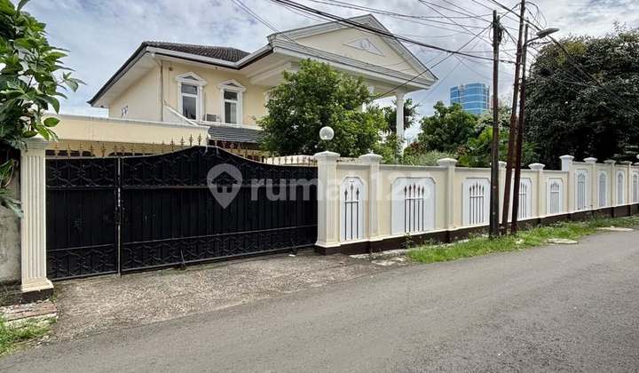 Classic Modern House Spacious Yard Private Pool Ampera Cilandak 2