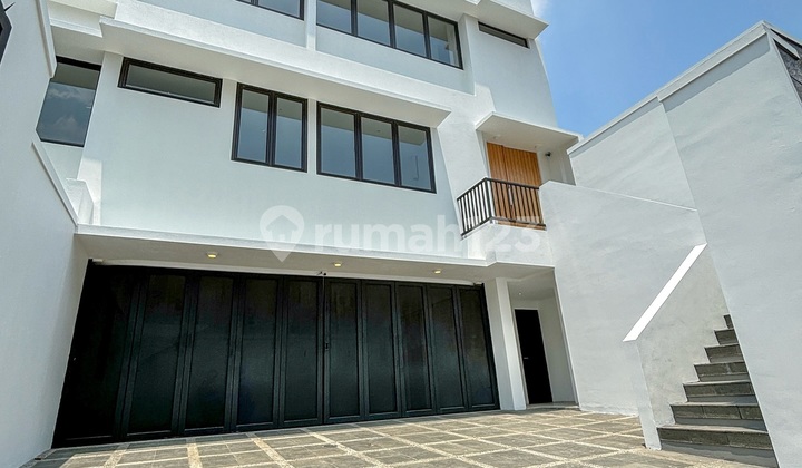 Rumah Baru Private Pool Dan Rooftop Jalan Lebar Kemang 2