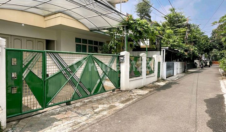 Rumah Modern Minimalis Area Kebayoran Baru Dekat Scbd