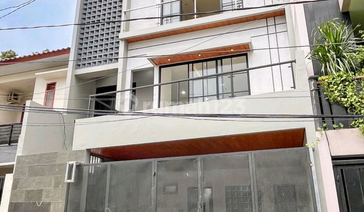 Rumah Baru 3 Lantai Mini Pool Dekat Ke Tol Cilandak Rumah Baru 3 Lantai Mini Pool Dekat Ke Tol Cilandak
