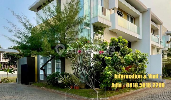 Private Pool Inside Townhouse Near Toll Road and KRL Access Private Pool Inside Townhouse Near Toll Road and KRL Access