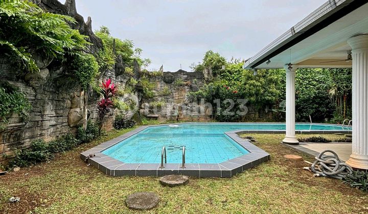 Modern Klasik House Halaman Luas Private Pool Ampera Cilandak