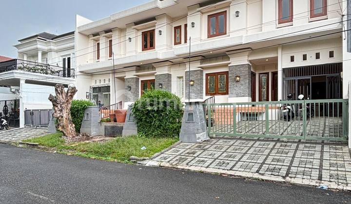Siap Huni 3 Lantai Kamar Banyak Halaman Belakang Luas Di Pondok Indah