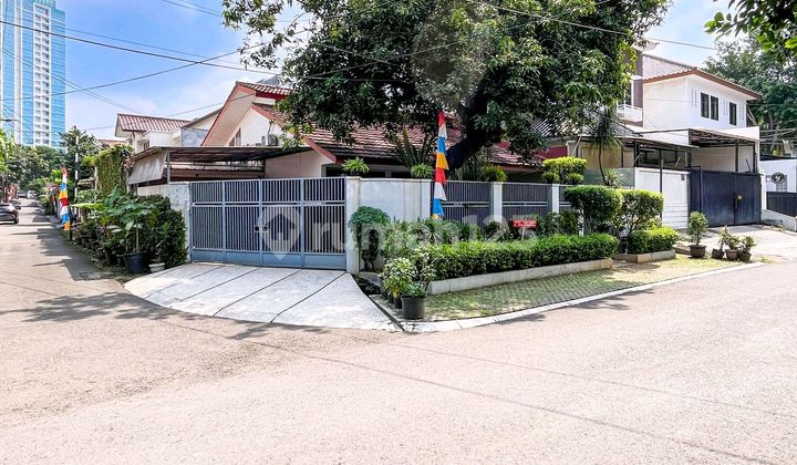 Wide Road Hook House Near MRT Blok M Kebayoran Baru