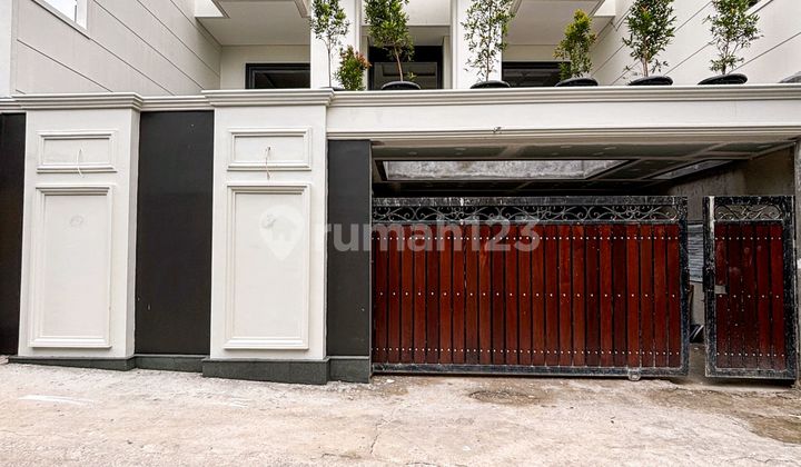 Rumah Klasik 3 Lantai Private Pool Dan Lift Di Cilandak