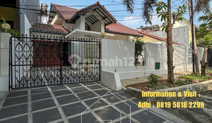Rumah Terawat Jalan Lebar Dekat Senayan Kebayoran Baru