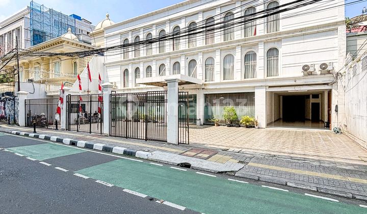 Gedung Komersil Pinggir Jalan Raya Kebayoran Baru Dekat Scbd Dan Senayan