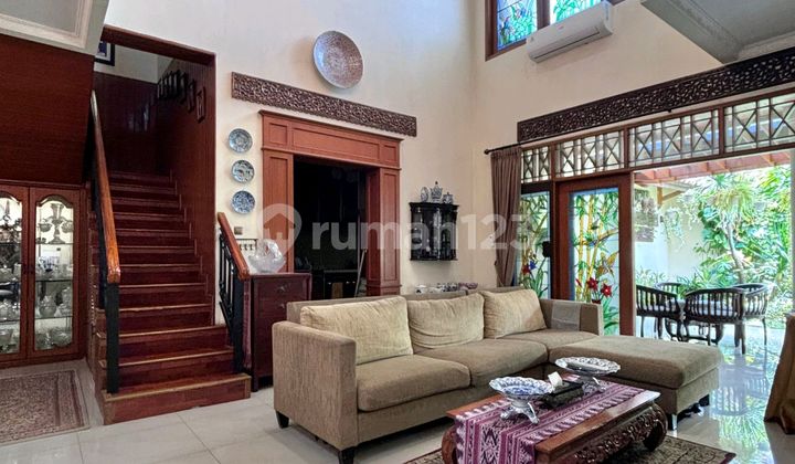 Rumah 2 Lantai Di Pancoran Halaman Puas Jalan Lebar Dekat Kuningan