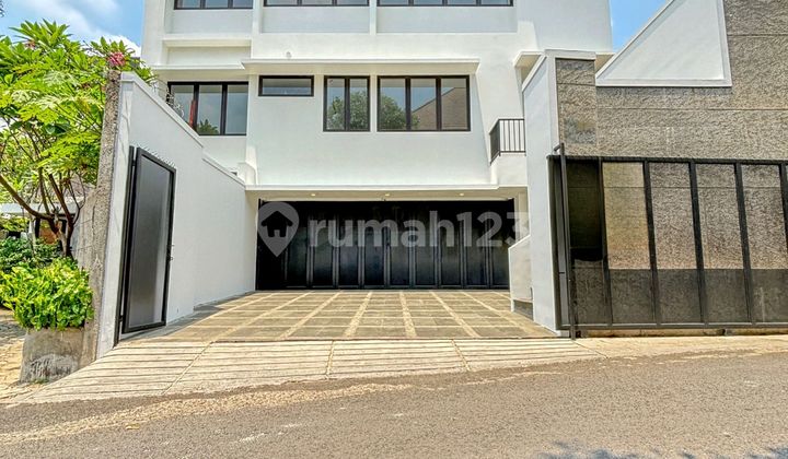 Rumah Baru Private Pool Dan Rooftop Jalan Lebar Kemang
