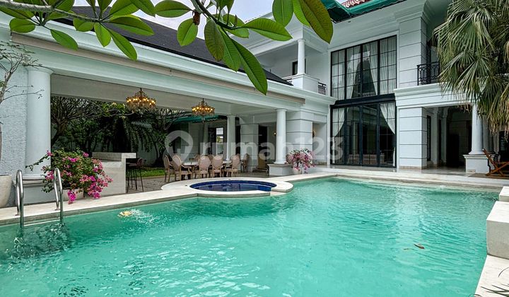 Rumah Mewah Klasik Megah Furnished Halaman Luas di Pejaten Nempel Kemang