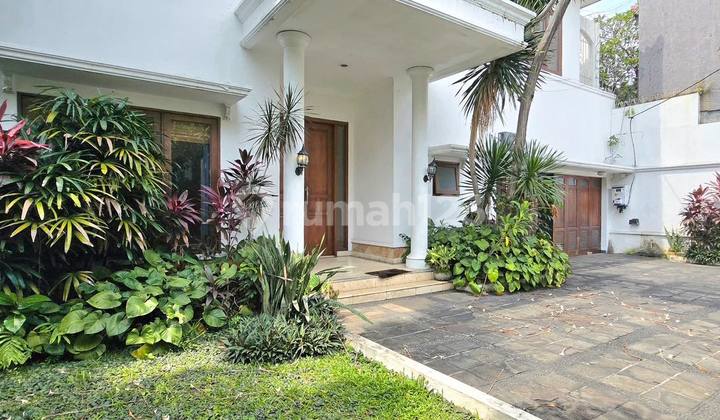 Rumah Luas 2 Lantai Halaman Lebar Kolam Renang Di Kemang 2