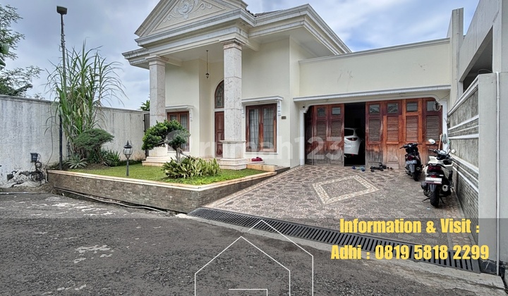 Classic House Spacious Yard in Townhouse Near Highway