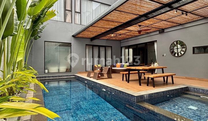 2-Story House in a Large Complex Private Pool Furnished Cinere 2-Story House in a Large Complex Private Pool Furnished Cinere