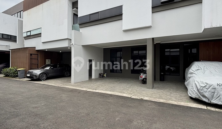 Rumah Gandeng Dalam Townhouse Private Pool Rooftop Dekat Tol Cilandak