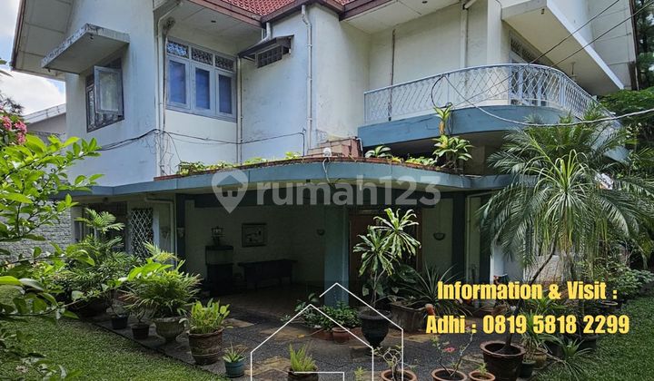 Rumah Hook Halaman Luas Area Strategis Kebayoran Baru