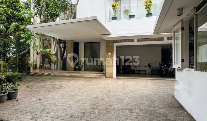 Strategic Location House in Kebayoran Baru, Hook Position, Ready to Occupy