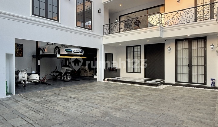 Modern Classic Furnished Parkir Luas Dekat Tol Veteran Bintaro