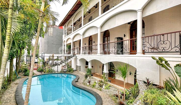 Rumah Mediterania Kamar Banyak Furnished Di Cilandak