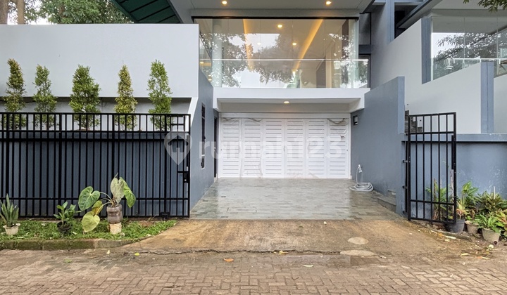 Luxury New House Private Elevator Swimming Pool in Kemang