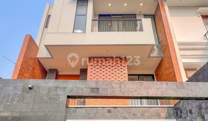 Rumah Baru 3 Lantai Design Tropis Dekat Ke Tol Cilandak 2