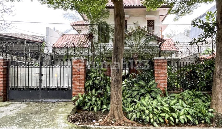 Rumah 2 Lantai Lokasi Premium Jalan Besar Kebayoran Baru