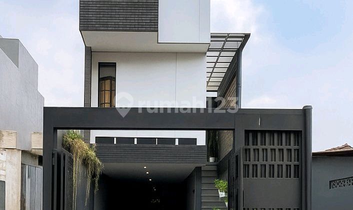 4-Story Vietnamese Style House Strategically Located Near Toll Road and Mrt Cilandak