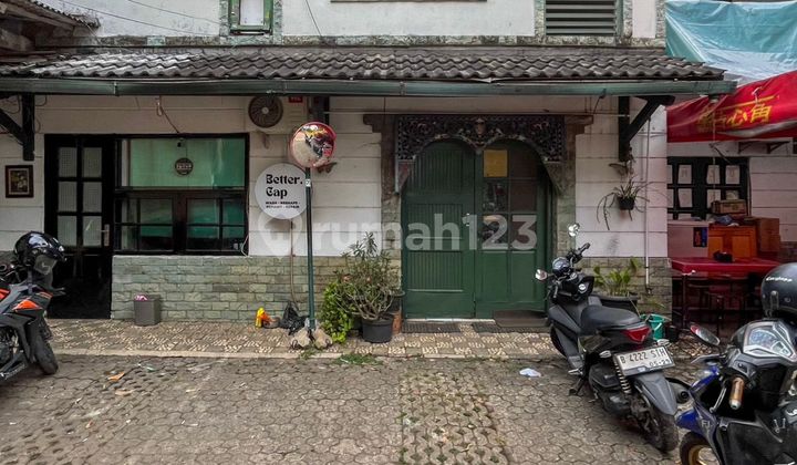 Suitable for Business Place, Boarding House, or Office. Strategic Location Close to Senopati and Kuningan.