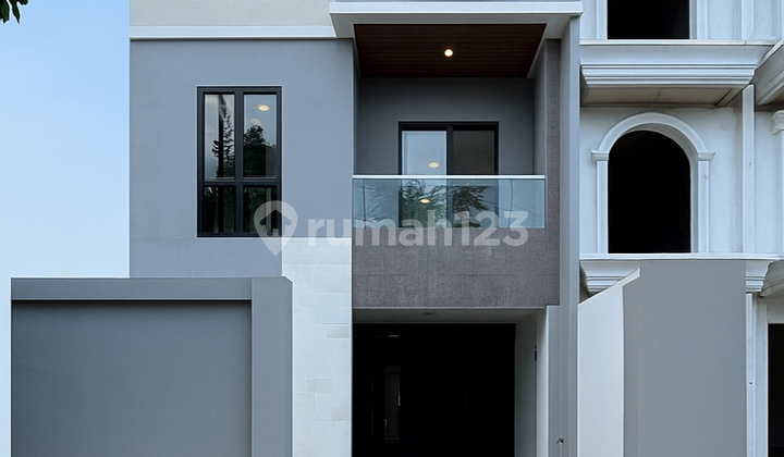 Bangunan Baru 3 Lantai Plus Rooftop Dalam Cluster Dekat Senayan