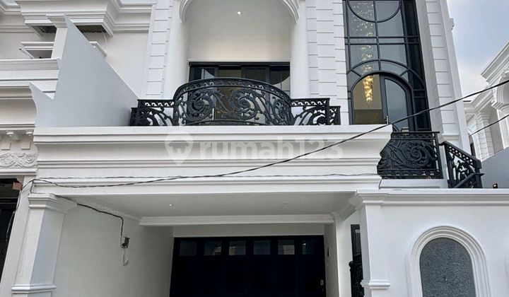 Newly Built Classic Design Townhouse in Jagakarsa