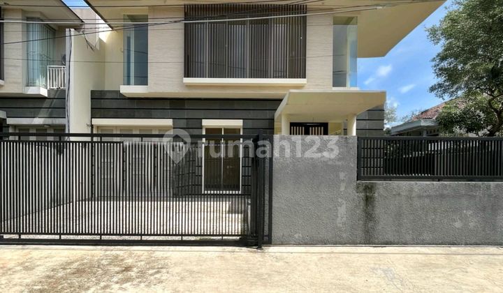 2-Storey Building Wide Road Hook Position In Cipete