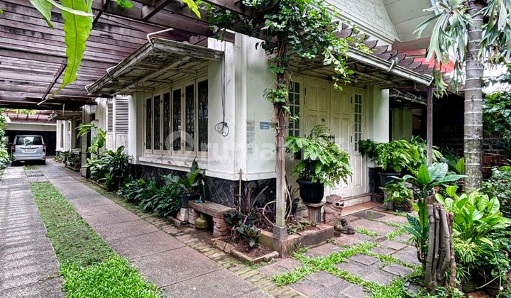 Rumah Lama Lokasi Strategis Pusat Kota Menteng