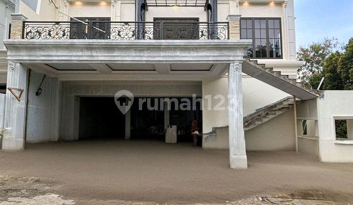 Rumah Klasik Baru Dalam Townhouse Posisi Hook Ampera Kemang