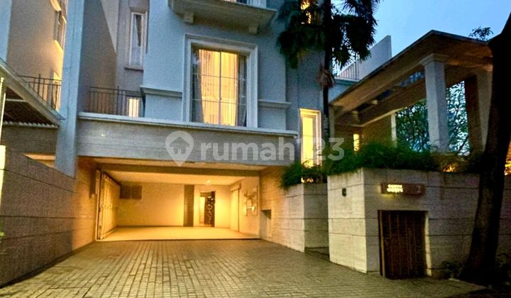 Rumah Klasik Dalam Townhouse Dekat Mrt Dan Tol Lebak Bulus