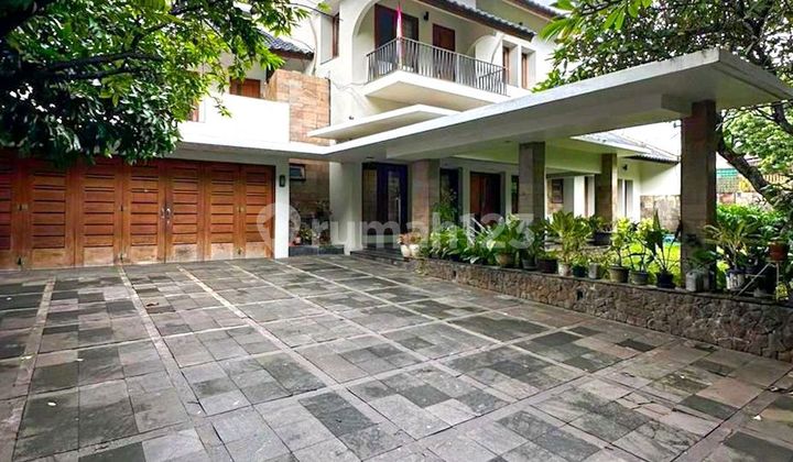 Rumah Luas Kawasan Elit Kebayoran Baru Jalan Lebar