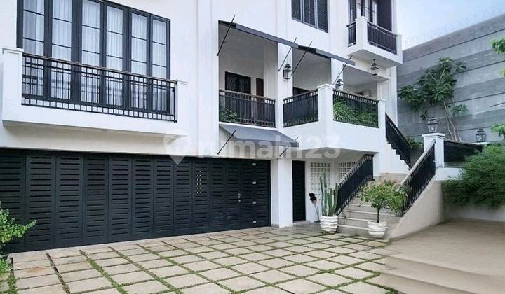 Bangunan Baru Ada Rooftop Dan Pool Parkir Banyak Di Cipete