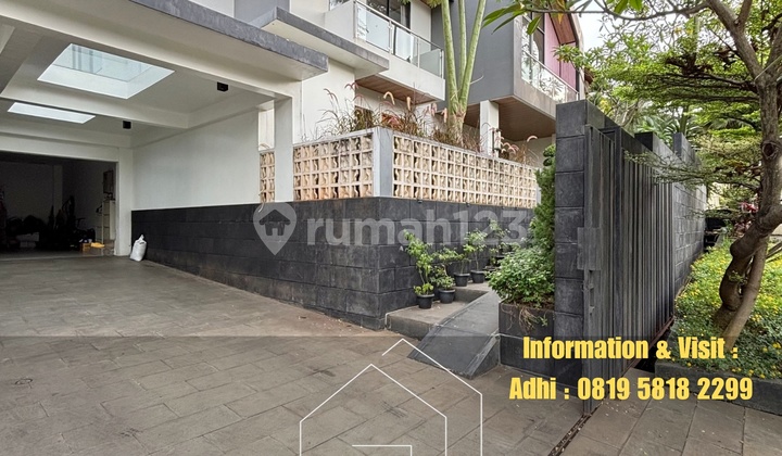 Rumah Tropis Halaman Luas Dalam Komplek Elit Bebas Banjir Rumah Tropis Halaman Luas Dalam Komplek Elit Bebas Banjir