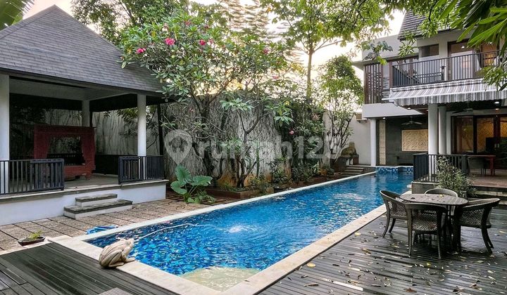 Rumah Tropis Halaman Luas Jalan Lebak Dekat Ke Senayan Permata Hijau