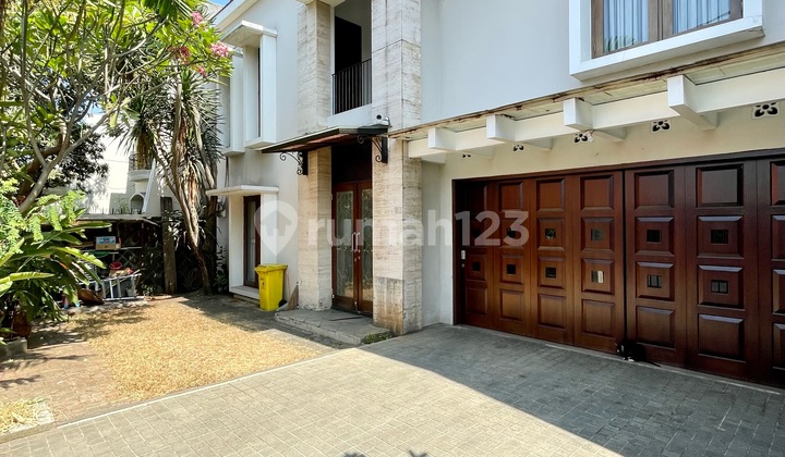 Modern Tropis Nempel Permata Hijau Dekat Ke Senayan Siap Huni