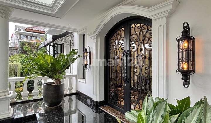 Rumah Mewah Klasik Siap Huni 3 Lantai Area Kemang 2