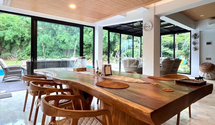 Resort House Di Jakarta Halaman Luas Parkir Banyak Dekat Ke Tol 2